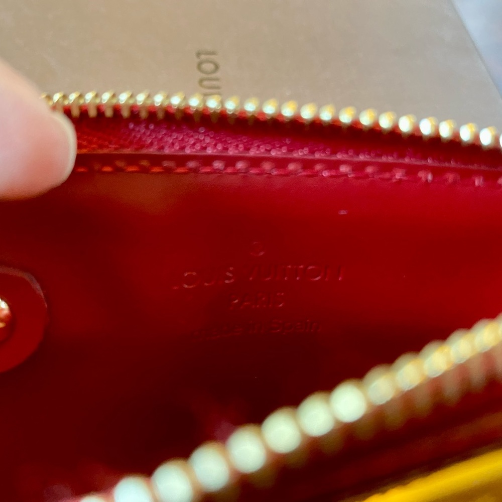 ❌SOLD❌Louis Vuitton Vernis Key Pouch - Picture 5 of 9